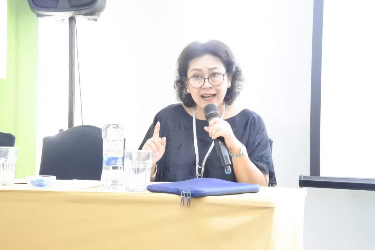 dr. Erdina HD Pusponegoro, SpKK(K), FINSDV, FAADV as moderator