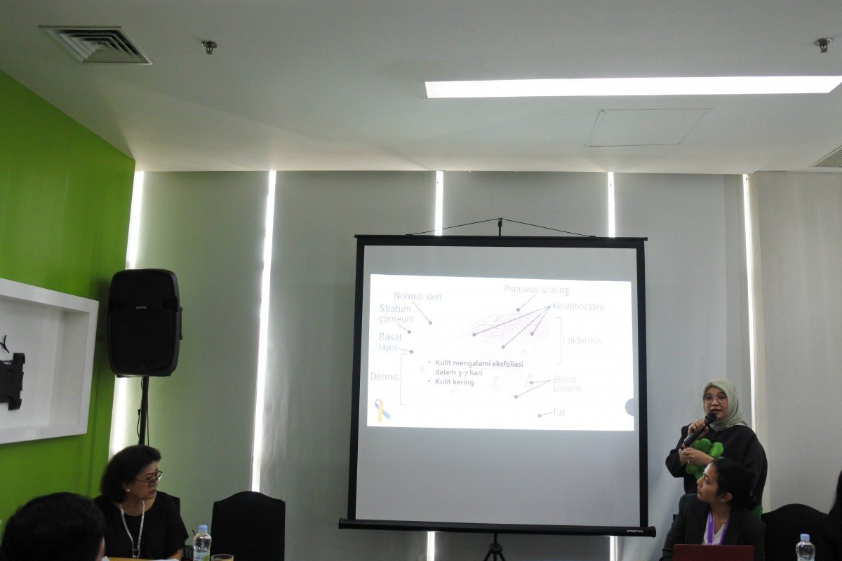 Dr. dr. Windy Keumala Budianti, SpKK, FINSDV explaining Skin Care Routines for Patients with Psoriasis