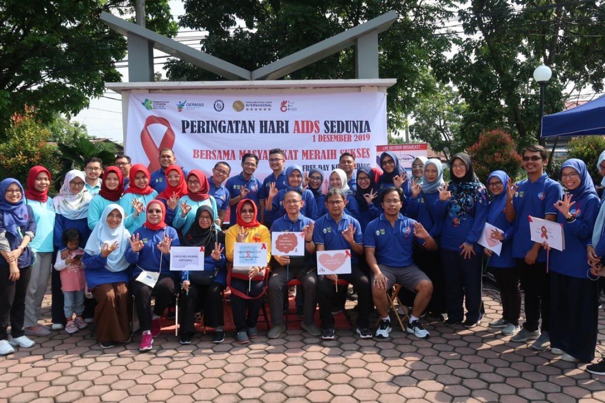 Fun walk & exercise, Talkshow, HIV screening, live radio show, and STI & HIV/AIDS education for highschool students in Padang