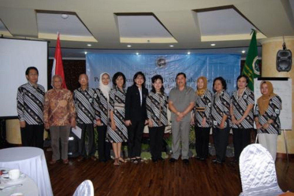 Foto Bersama Pengurus PC Semarang