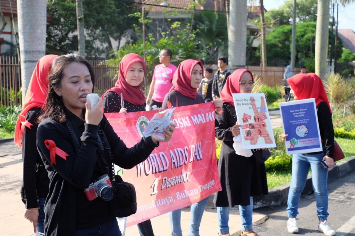 Long March and public  education on STI & HIV/AIDS in Malang