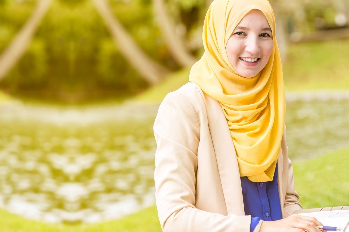 Penyebab Jerawat pada Perempuan Berhijab dan Cara Mengatasinya